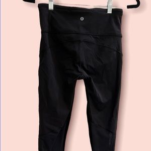 EUC Lululemon Black Capri Leggings Size 6 - smoke free home